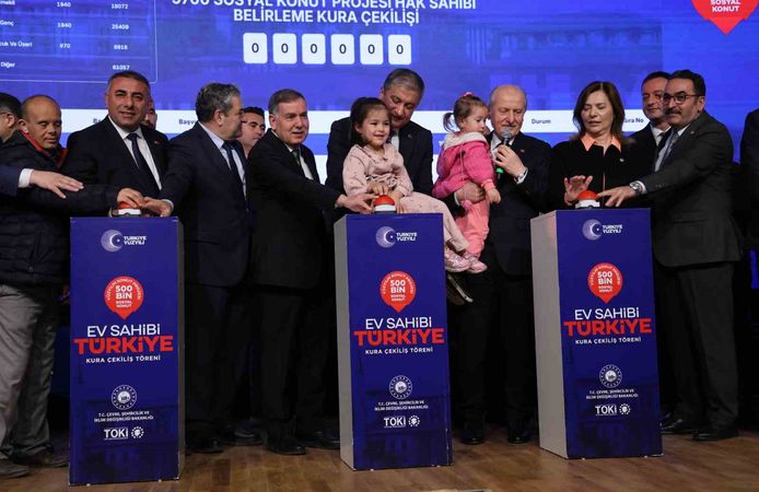 Adana'da 'Yüzyılın Konut Projesi'nin kuraları çekildi