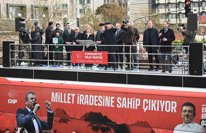 Özgür Özel Kuşadası’nda Konuştu: “Belediyelere Yönelik Süreç Siyasi Operasyon”