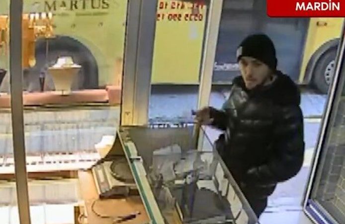 Mardin’de Kuyumcuda Hırsızlık: Yüzüğü Alıp Kaçtı