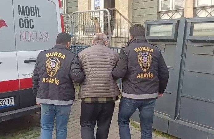 11 yıl kaçtı, 9 estetikle yeni yüz yaptı... Yeni hayat kurup yıllarca maaşla çalışan katil işçi servisinde yakalandı