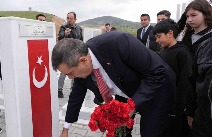 Bakan Tekin: 'İçişleri Bakanlığımız, bütün okullarımızda çocuklarımızın güvenli bir biçimde eğitimlerine devam etmesi için çalışmalarını devam ettiriyor'
