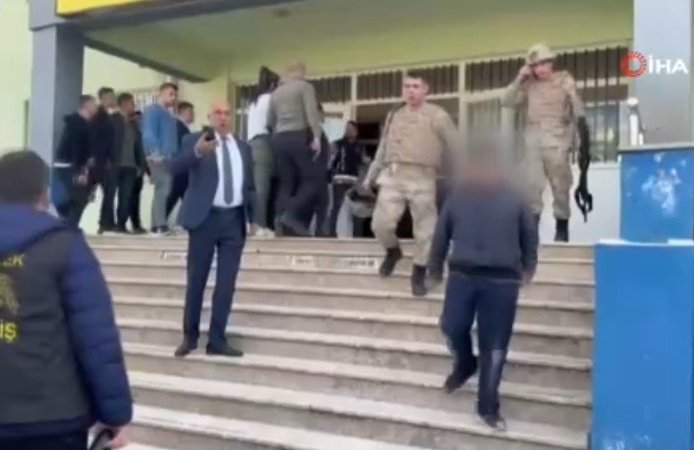 Siverek'te Lisede Silahlı Saldırı: 16 Kişi Yaralandı, Saldırgan İntihar Etti
