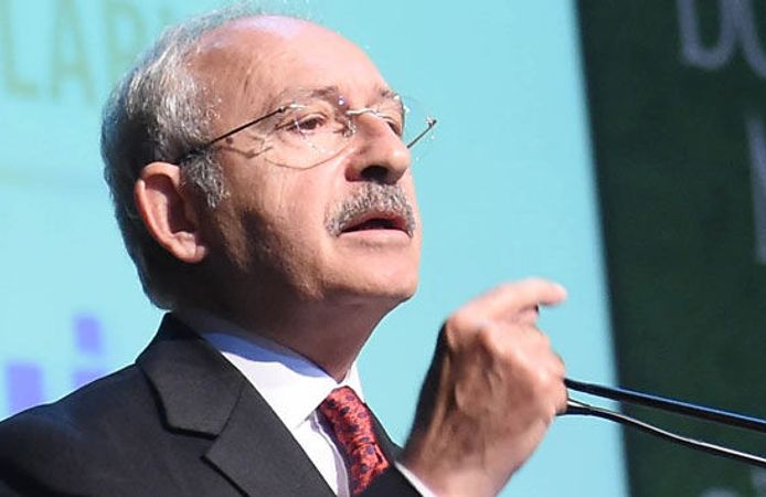 CHP'de Bayram Günü Çifte Program: Kılıçdaroğlu ve Özel Ayrı Noktalarda Partililere Seslendi