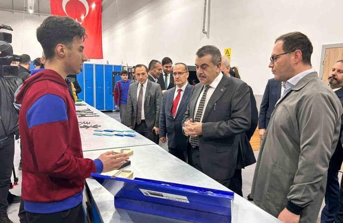 Bakan Tekin: 'Ortaokullardan itibaren çocuklarımızın yeteneklerine göre ortaöğretim kurumu tercih edebilecekleri bir mekanizma oluşturduk'