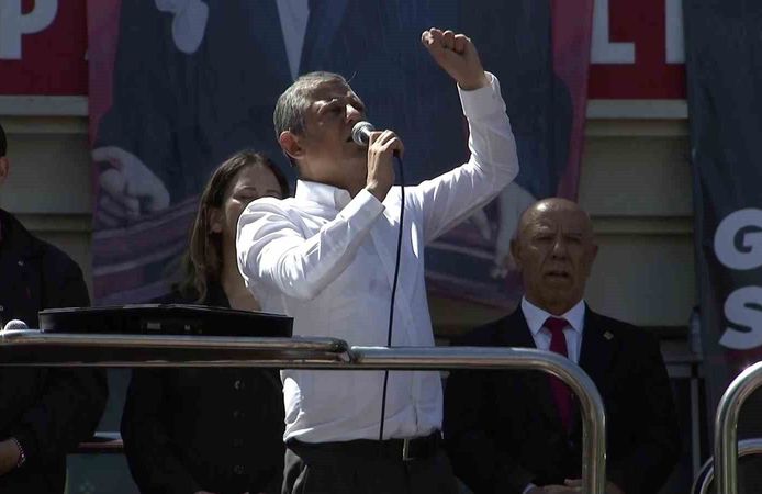 Özgür Özel: 'Derhal kurultay yapılmalıdır, hangi delegeyle istiyorsanız derhal bir kurultay yapın'