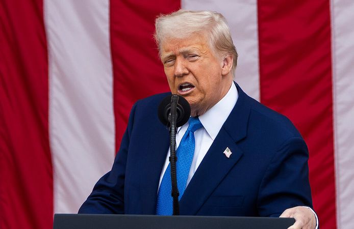 Trump: "İran'a bu gece çok sert bir darbe indireceğiz"