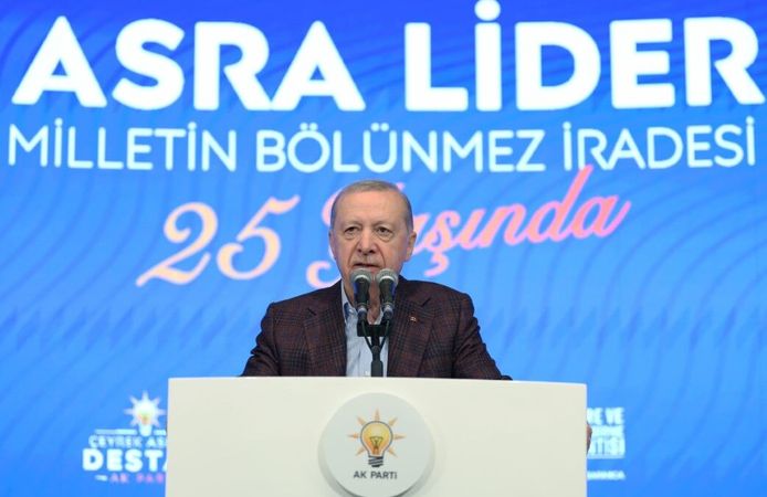 Cumhurbaşkanı Erdoğan: "Cahil, geri kafalı bazı fosiller çıkıyor, başörtüsüne, başörtülüye kin kusuyor"