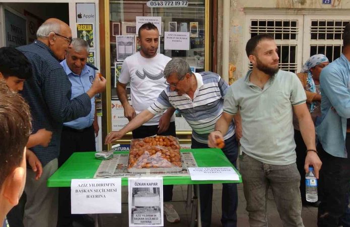 Aziz Yıldırım'ın başkanlık zaferi Gercüş'te tatlıyla kutlandı