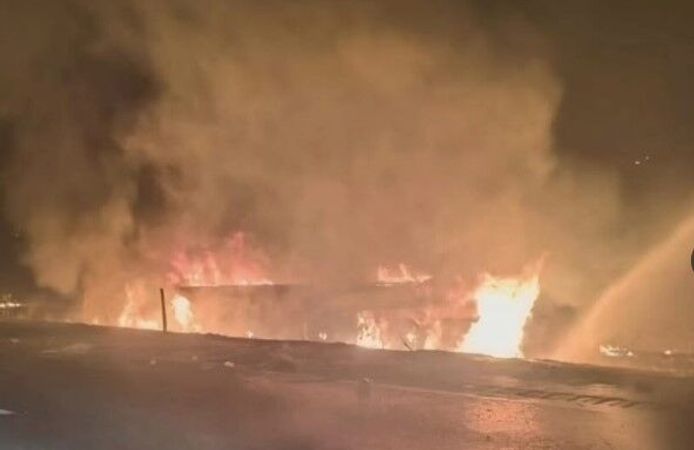 Mazot Yüklü Tanker Nusaybin'de Devrilerek Alev Aldı