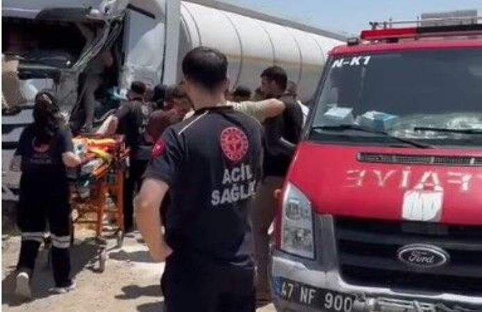 Nusaybin'de üç tırın karıştığı zincirleme kazada 1 kişi yaralandı