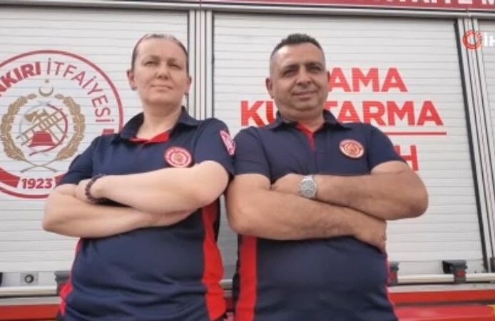 Biri telsizde, biri sahada: İtfaiyeci çift hayat kurtarmak için birlikte görev yapıyor