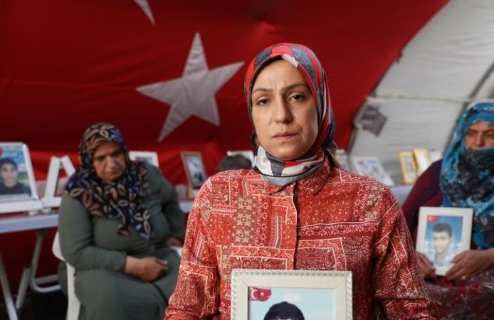Diyarbakır Annelerinden YPG-SDG’nin Feshine Destek: “Öncelik Bizim Çocuklarımız Olsun”