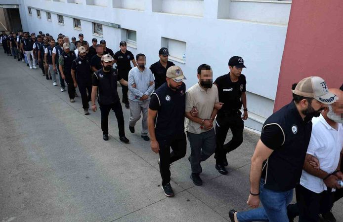 'Alparslan Kuytul Suç Örgütü' soruşturmasında 44 şüpheli tutuklama talebiyle mahkemeye sevk edildi