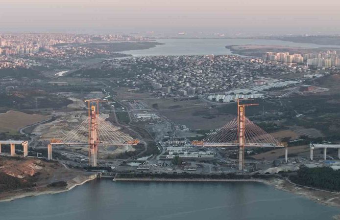 Kanal İstanbul'lun ilk köprüsünde 250 tonluk dev operasyon