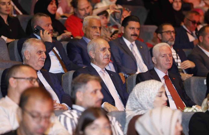 TBMM Başkanı Kurtulmuş: 'Türkiye'de yeni bir dönemin kapılarını sonuna kadar açıyoruz'