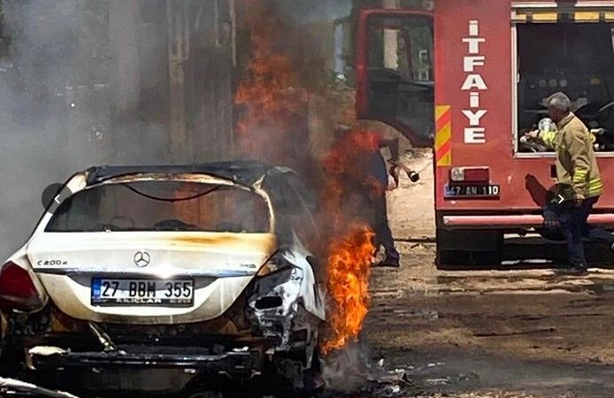 Mardin’de Park Halindeki Otomobil Alevlere Teslim Oldu