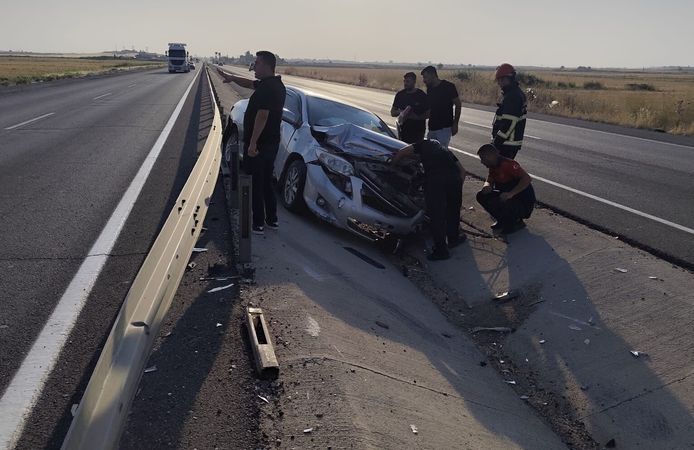 Mardin'de Kontrolden Çıkan Otomobil Su Kanalına Girdi: 1 Yaralı