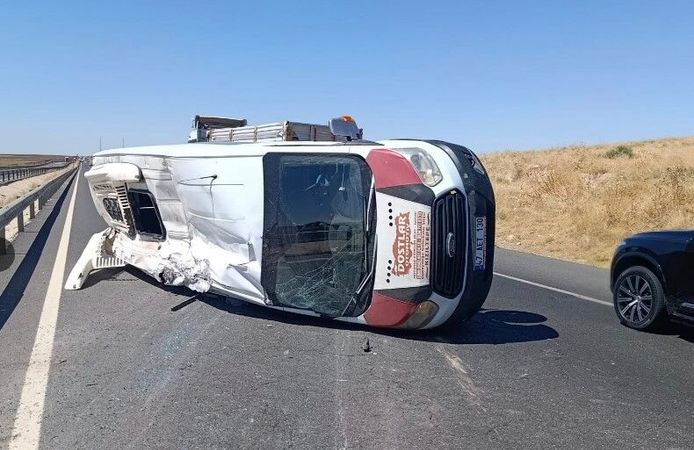 Mardin’de öğrenci minibüsü devrildi: 14 yaralı