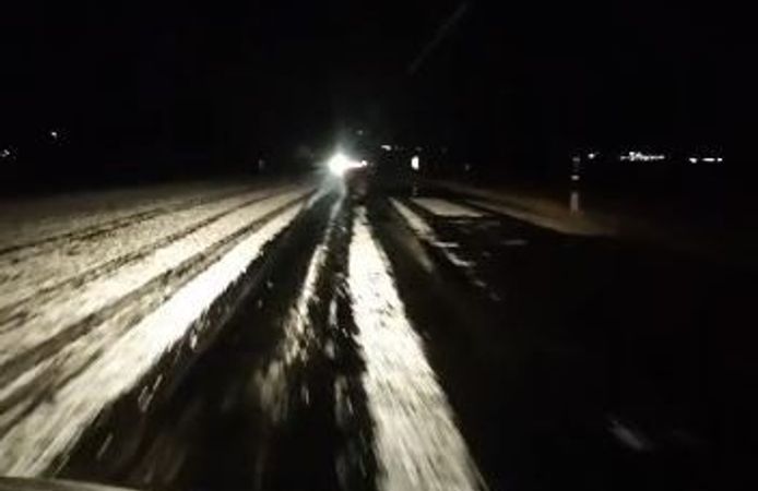 Ardahan'da dolu yağışı: Yollar beyaza büründü