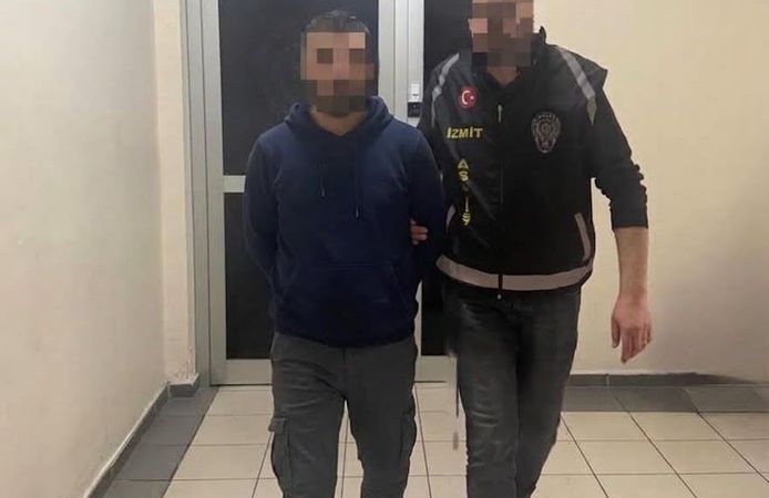 Kendisini polis olarak tanıtıp 3,5 milyon lira dolandırdı, kuyumcuda altın alırken yakalandı