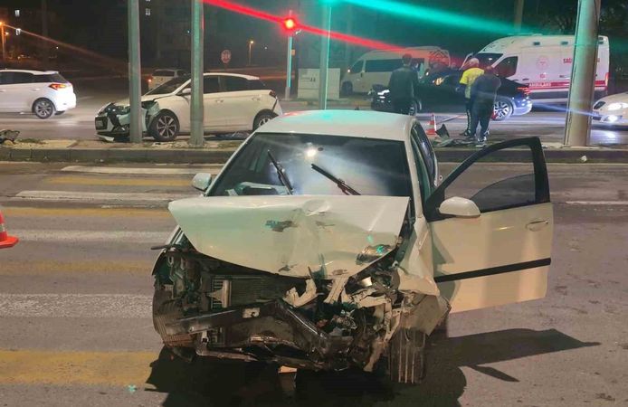 Aksaray'da 4 araçlı zincirleme kaza: 3 yaralı