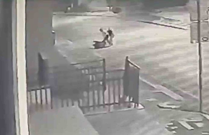 Aksaray'da bir kadın, 2 kadın tarafından yol ortasında böyle darp edildi