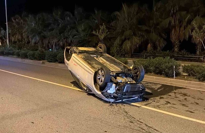 Alanya'da otomobil takla attı: 2 yaralı