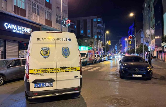Esenler'de cadde ortasında silahlı kavga: 2 yaralı