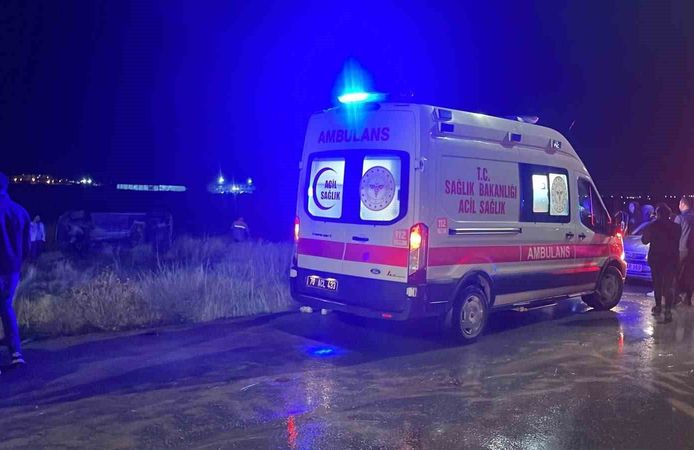 Karaman'da yağmur nedeniyle kayganlaşan yol kazaya neden oldu: 1 yaralı