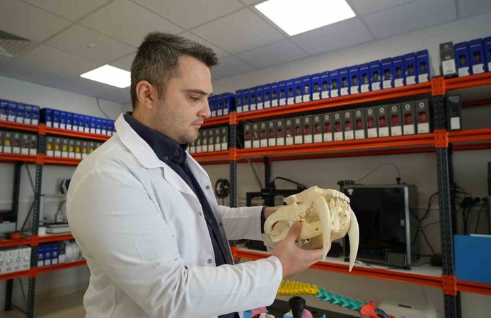 OMÜ'de hayvanların anatomik yapıları üç boyutlu yazıcıyla üretiliyor, eğitimde kullanılıyor
