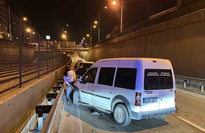 Otomobile çarpan motosiklet sürücüsü yaralandı