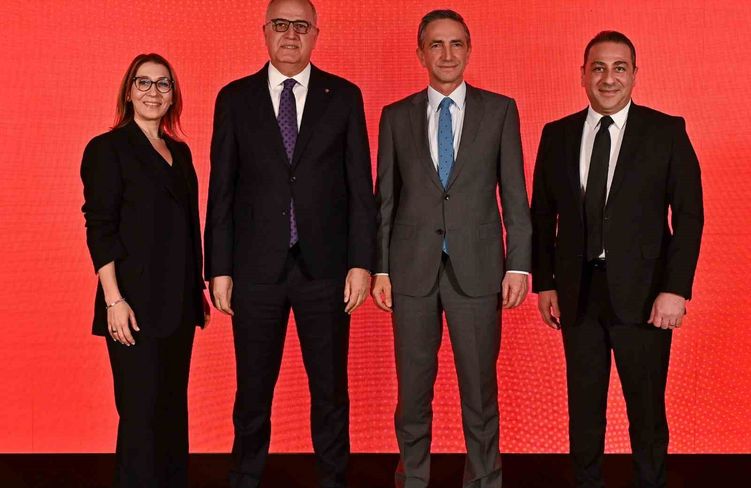 Mehmet Akif Üstündağ: 'Ülkenin gururuyuz ve gururu olmaya da devam edeceğiz'