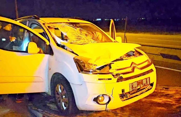 Aksaray'da hafif ticari araç yayaya çarptı: 1'i ağır 2 yaralı