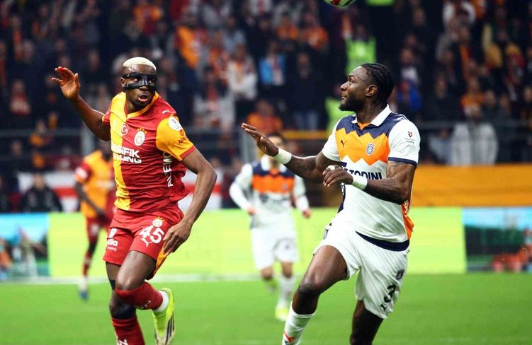 Trendyol Süper Lig: Galatasaray: 0 - RAMS Başakşehir: 0 (İlk yarı)