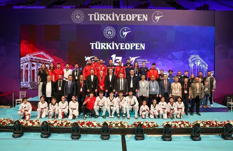 Türk sporculardan, 13. Uluslararası Türkiye Açık Taekwondo Turnuvası'nda 262 madalya