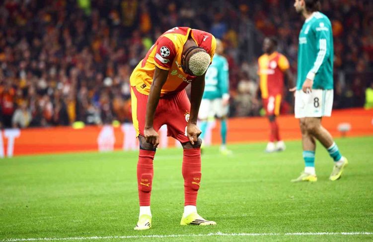 UEFA Şampiyonlar Ligi: Galatasaray: 1 - Liverpool: 0 (İlk yarı)