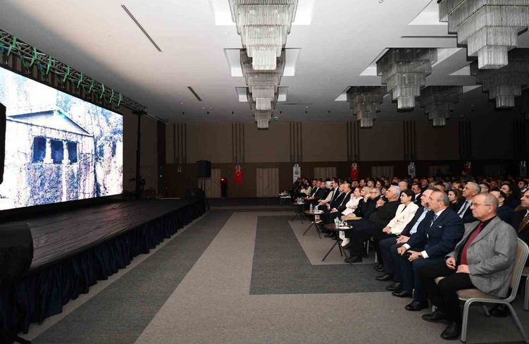 Binlerce yıllık tarihe yapay zekayla ışık tutulan filmin galasına yoğun ilgi
