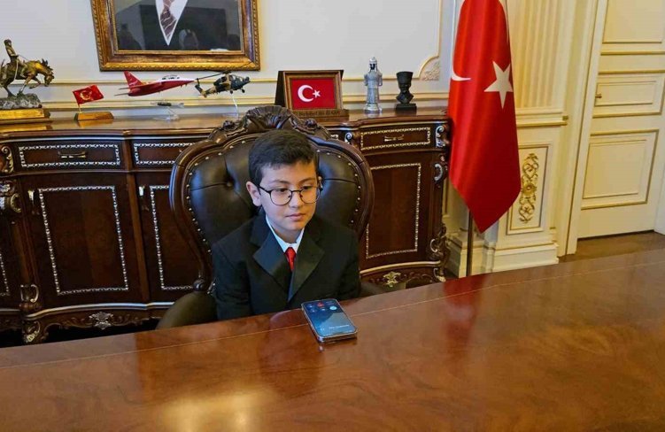 Vali koltuğuna oturdu, ilk talimatı okul güvenliği oldu