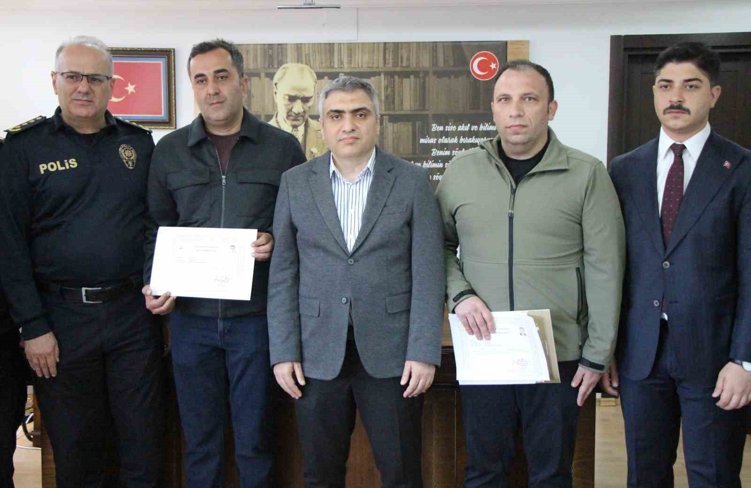 Amasya'da hayat kurtaran polisler: 'Heimlich manevrasını hiç tereddüt etmeden uyguladık'