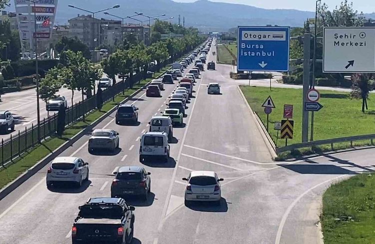 Bayram dönüş trafiği İnegöl'de yoğunlaştı