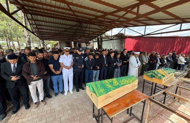 Mersin'de ölen 2 kardeşin cenazesi gözyaşları arasında defnedildi