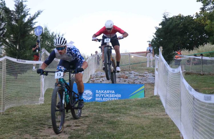 16 ülkeden 49 sporcu Sakarya'da Avrupa şampiyonluğu için pedal çevirdi