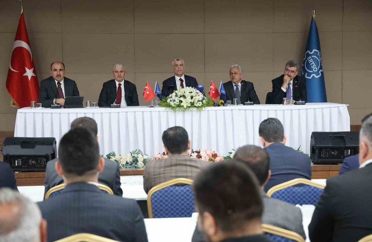 Bakan Bolat: 'Türkiye 273 buçuk milyar dolar yıllık ihracat yapan bir ülke konumuna geldi'