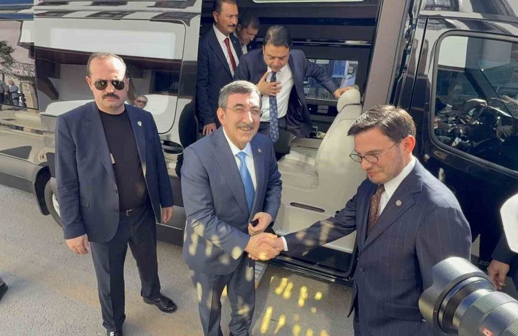 Cumhurbaşkanı Yardımcısı Yılmaz: 'Türkiye, çevresindeki tüm krizlere rağmen istikrarını koruyor'