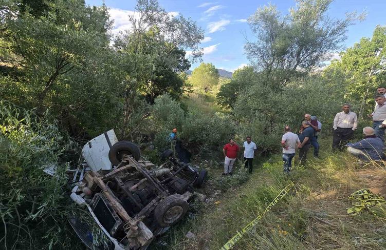 Bingöl'de pikap uçuruma yuvarlandı: 3 ölü, 2 yaralı