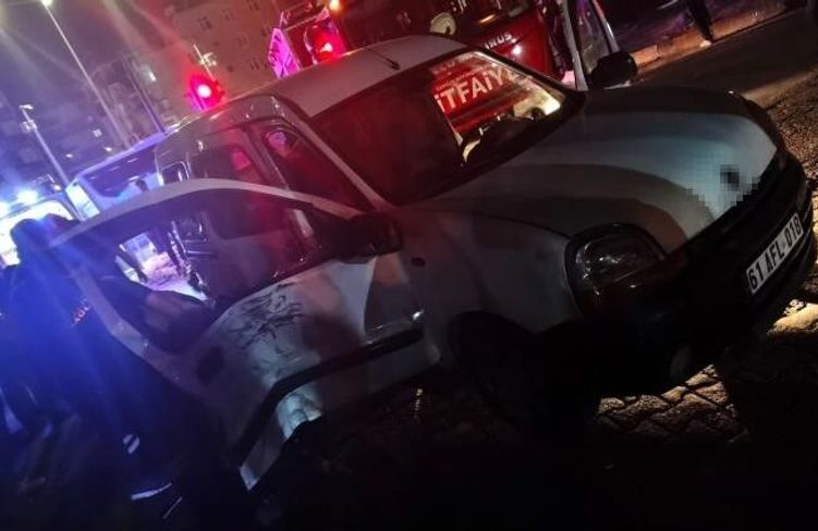 Samsun'da hafif ticari araç ile motosiklet çarpıştı: 5 yaralı
