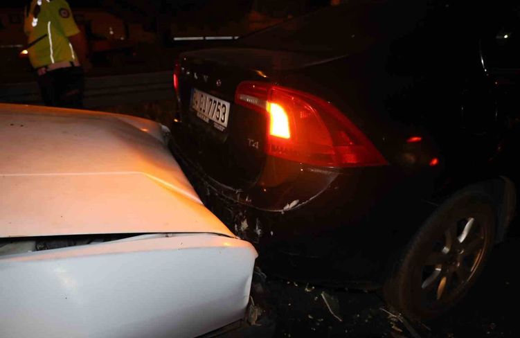 Trafikte selektörlü tartışma kazayla bitti: 2 yaralı