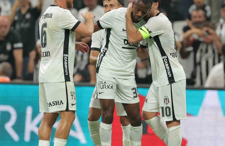 UEFA Avrupa Ligi: Beşiktaş: 1 - Midtjylland: 0 (İlk yarı)