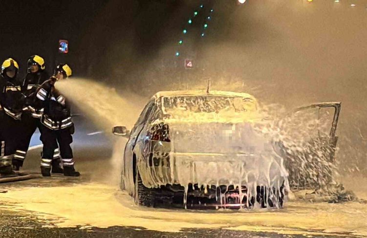 Bolu Dağı Tüneli'nde otomobil alev topuna döndü: Trafik kilitlendi