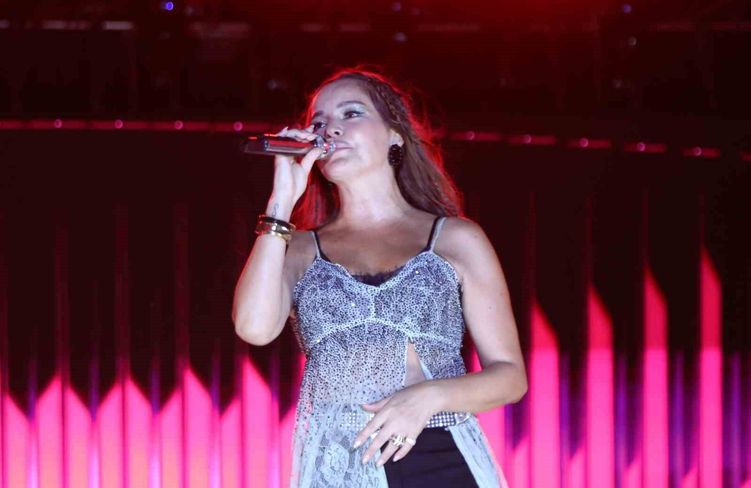 Edis ve Bengü, 6 gün süren festivalin final konserinde 40 bin kişiye unutulmaz bir gece yaşattı